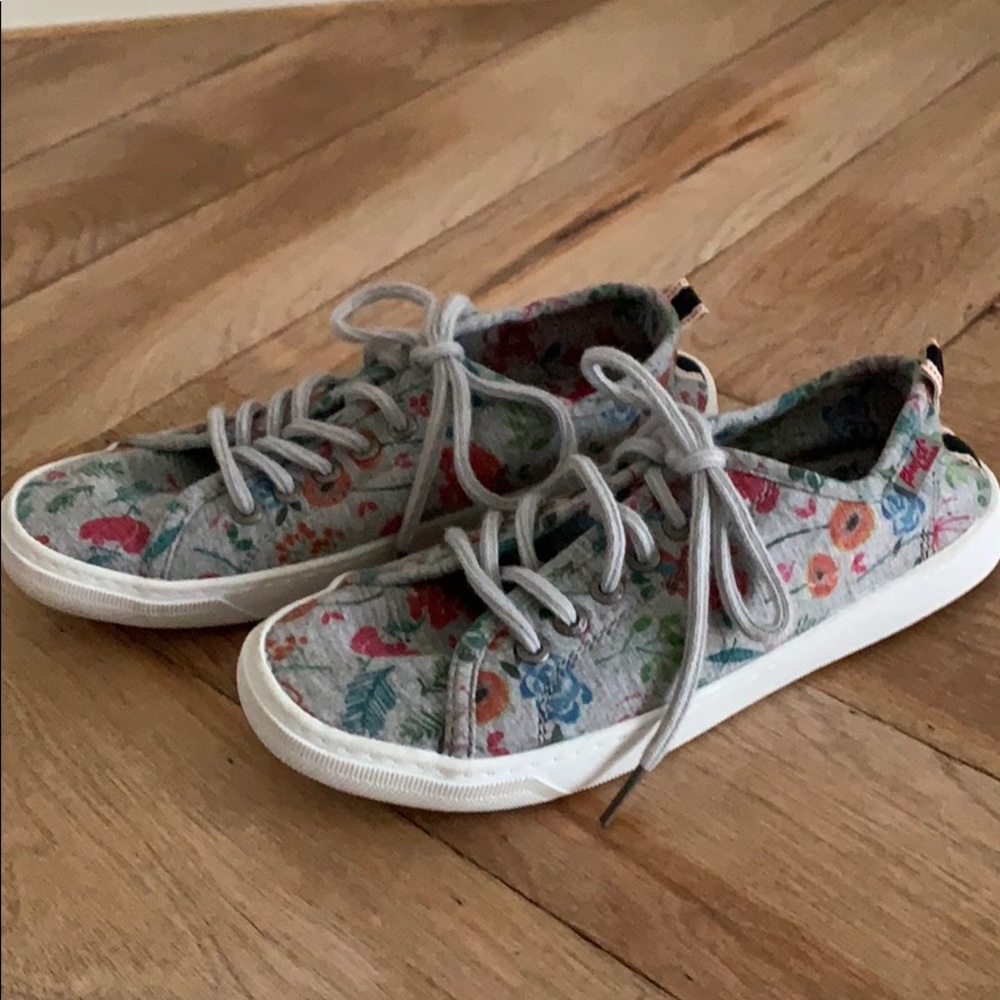 Blowfish size 1.5 girls sneakers
